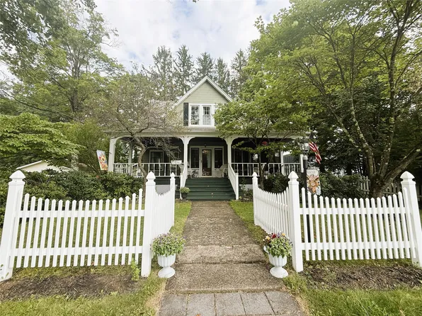 230 Erie St, Saegertown, PA 16433