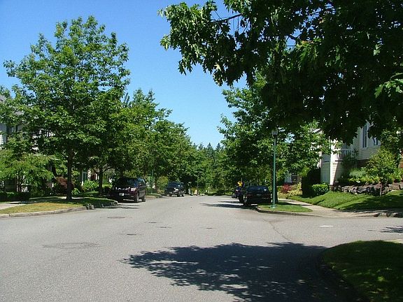 3rd image of 1519 NE Iris St