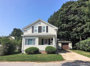 7 Eastman St, Warwick, RI 02886