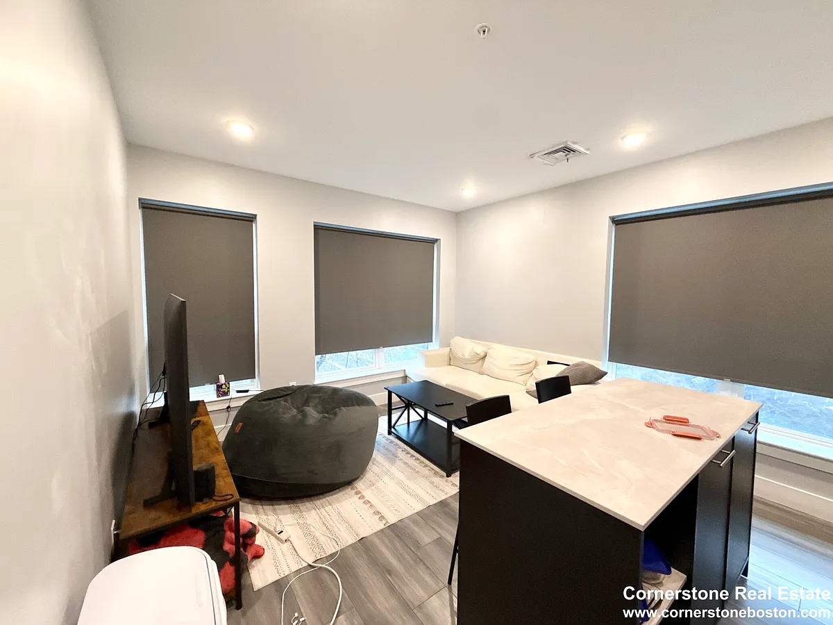 Building Photo - 40 B St #408