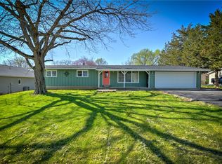 3993 E Skyline Dr, Decatur, IL 62521