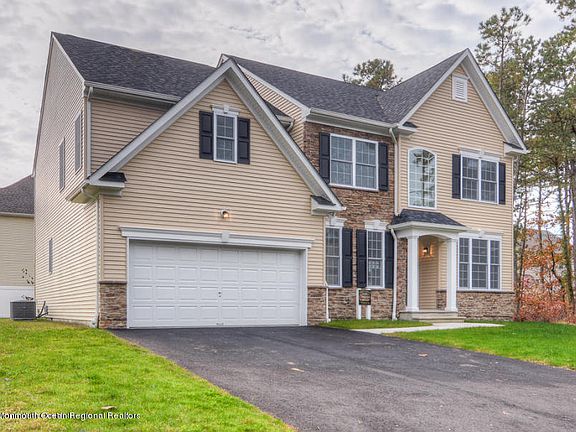 3rd image of 916 Englemere Blvd