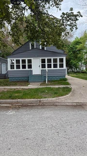 1st image of 926 Williams St