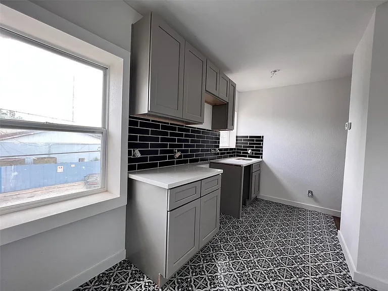 415 Fairview Ave #8 — Photo 6