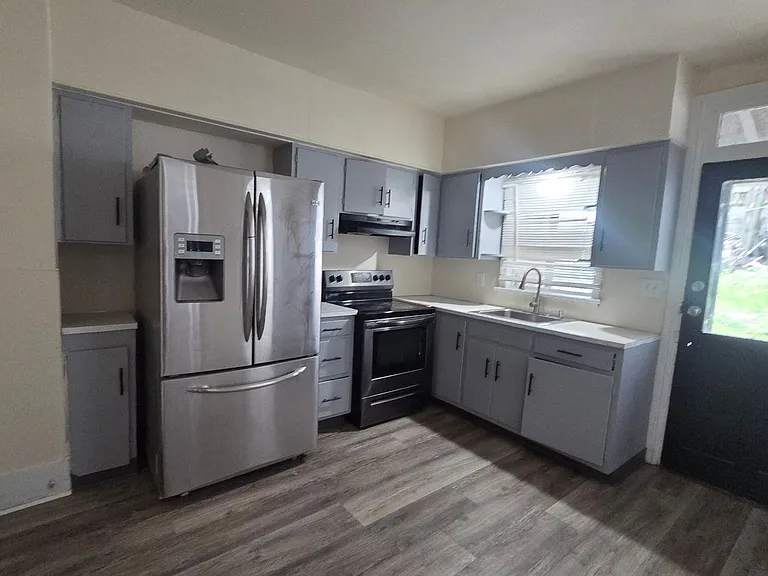 721 W Market St — Photo 4
