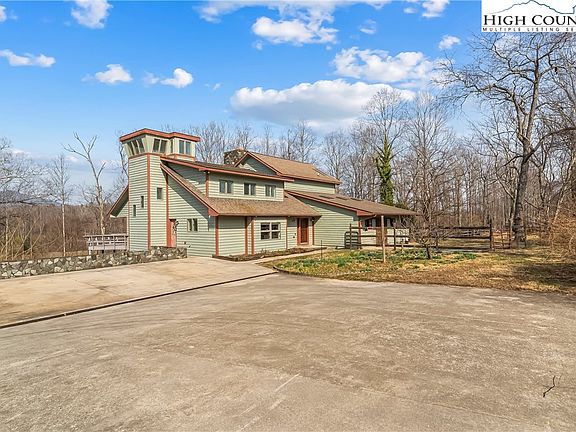 3rd image of 2590 Airport Road