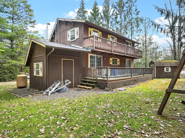 1067 Rolling Hills Dr, Lake Ariel, PA 18436