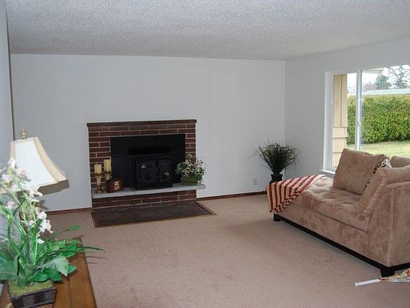 2nd image of 224 169th St E