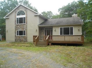 143 Maple Ridge Dr, Lords Valley, PA 18428