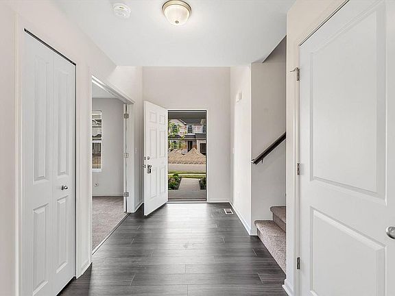 4th image of 10595 Scarlet Oak Dr