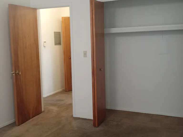 1520 Crooks Rd — Photo 15