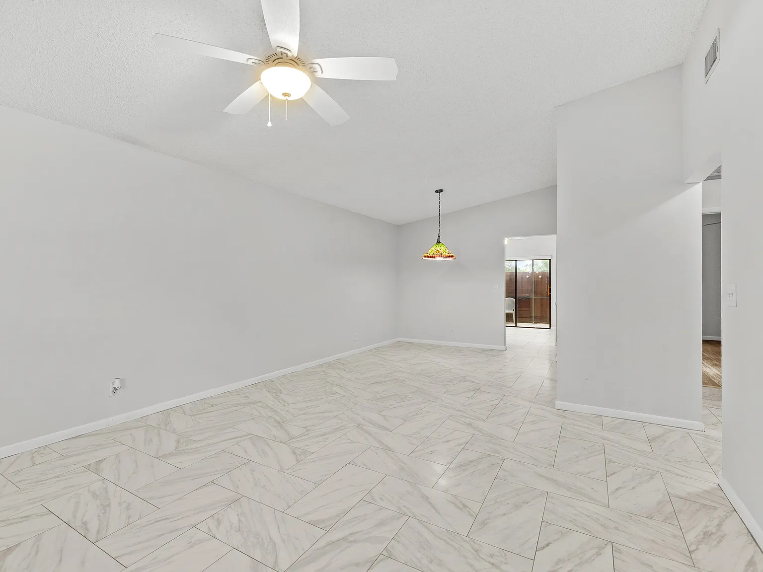 2 bed, 2.0 bath, 1026 sqft, $2,000 — Photo 4