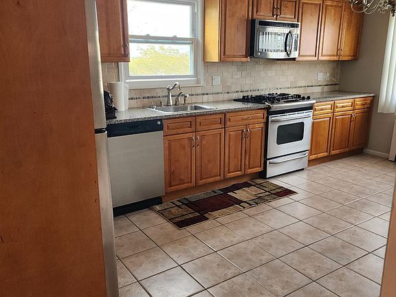 3rd image of 50 University Ave #2