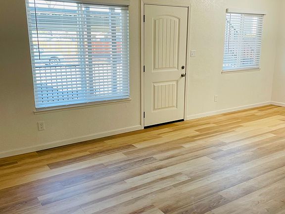 4th image of 158 W Carlton Way #204