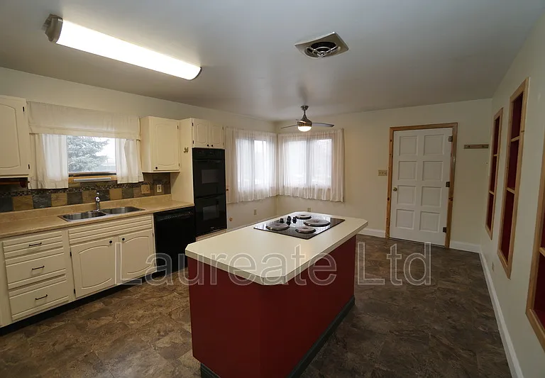 1240 Jefferson Ave — Photo 14