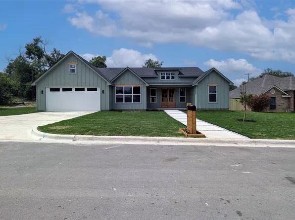 911 Van Winkle St, Weatherford, TX 76086