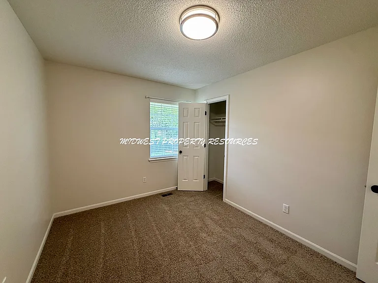 1708 NE Stonewood Dr — Photo 14