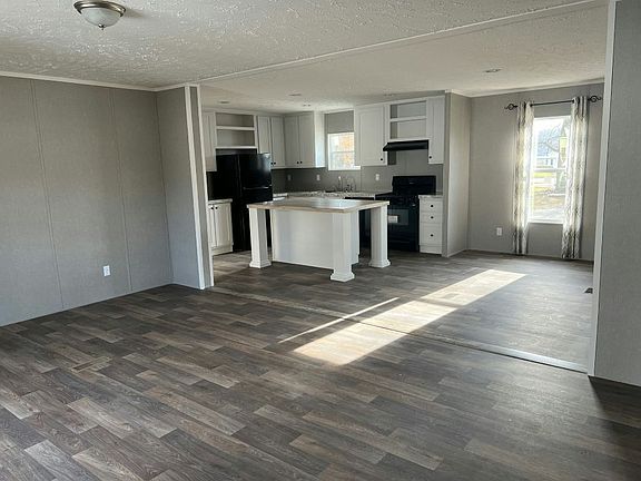 3rd image of 2800 W Memorial Dr #74