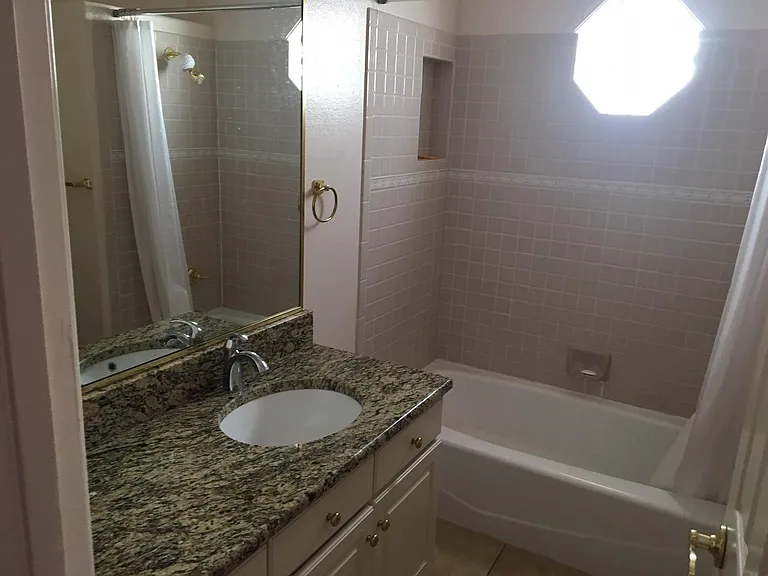 11904 Summertree Rd NE — Photo 25