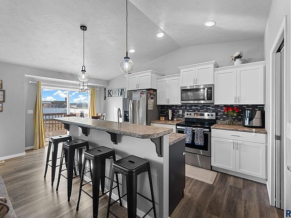 3rd image of 405 Thelma Ave