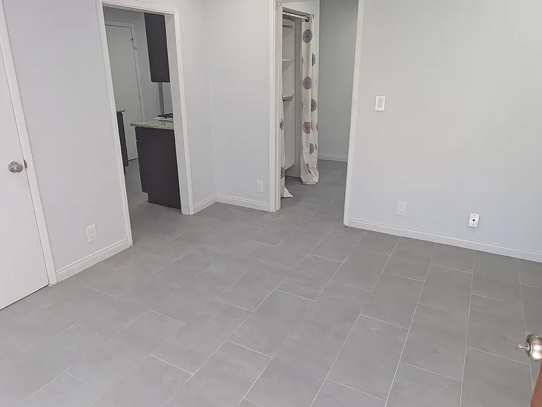 350 Maxim St — Photo 3