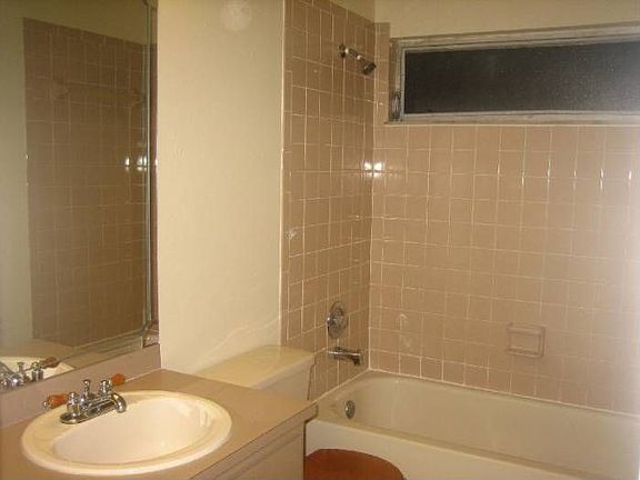 5th image of 3044 Salton St
