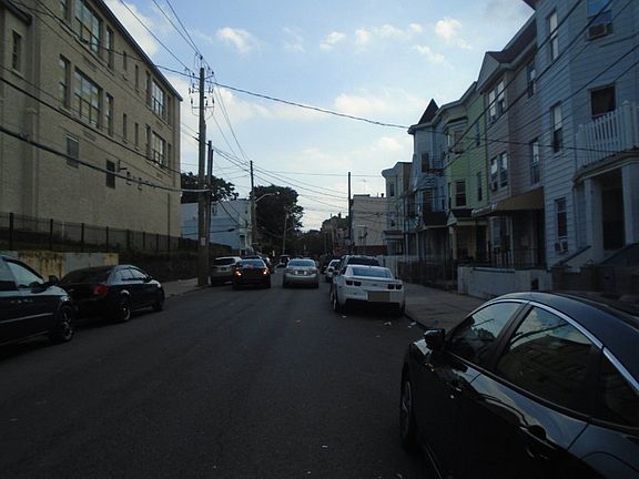 5th image of 119 Linden St