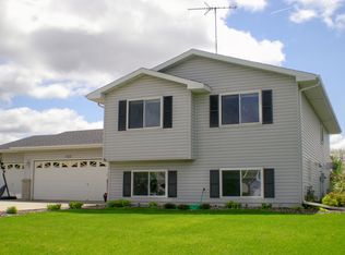 723 Countryside Road, Waconia, MN 55387