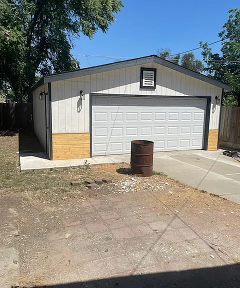 802 S Locust St — Photo 10