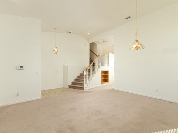4th image of 3559 Velvet Leaf St