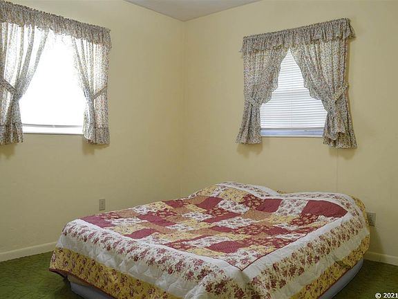 2nd image of 1315 NE 32nd Ave