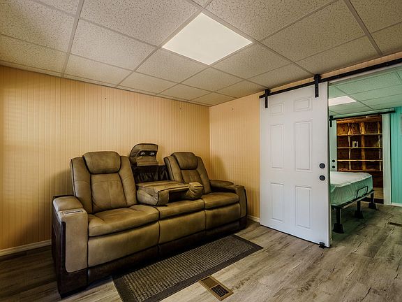4th image of 5355 Parkway E