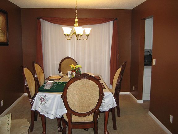 10x10 dining room