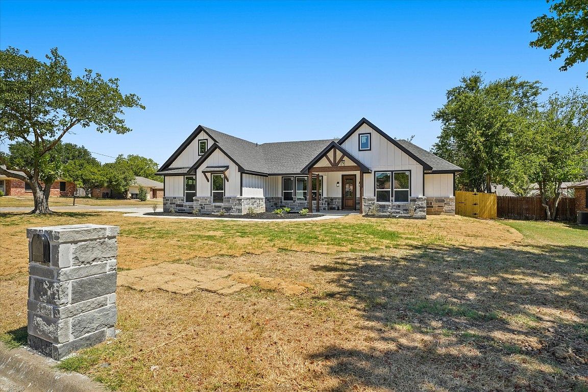 1301 Bradley Ct, Cleburne, TX 76033 MLS 20410577 Zillow