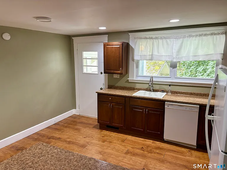 565 Sylvan Ave — Photo 13