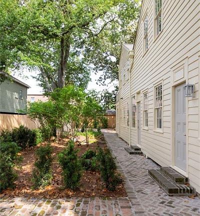 4th image of 914 Dante St #103