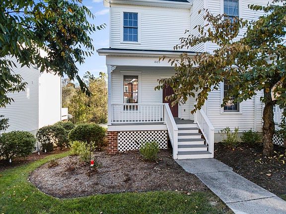 3rd image of 1605 Honeysuckle Dr