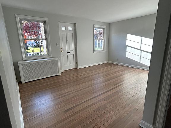 4th image of 2475 Summer St #4