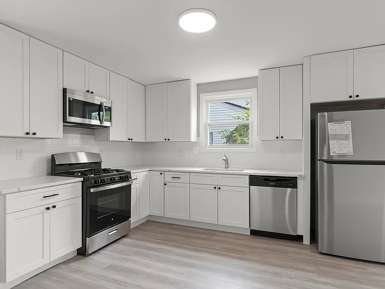 615 Fairmount Dr — Photo 10
