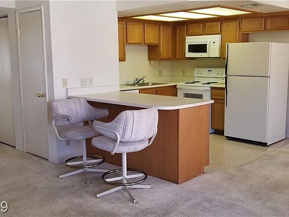 2nd image of 905 Rockview Dr Unit 202