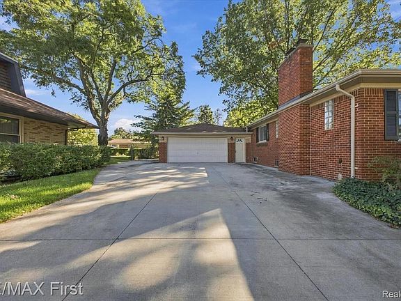 3rd image of 30640 Lorraine Ave