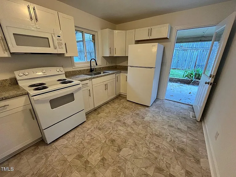 916 Forge Rd — Photo 35