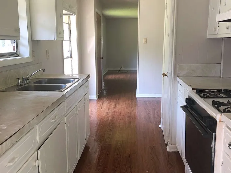 4004 Lee Ct — Photo 3