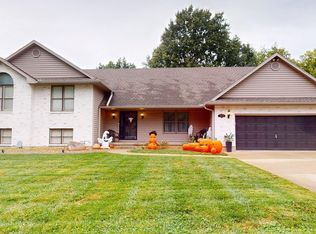 1553 N Hedge Apple Dr, Sedalia, MO 65301