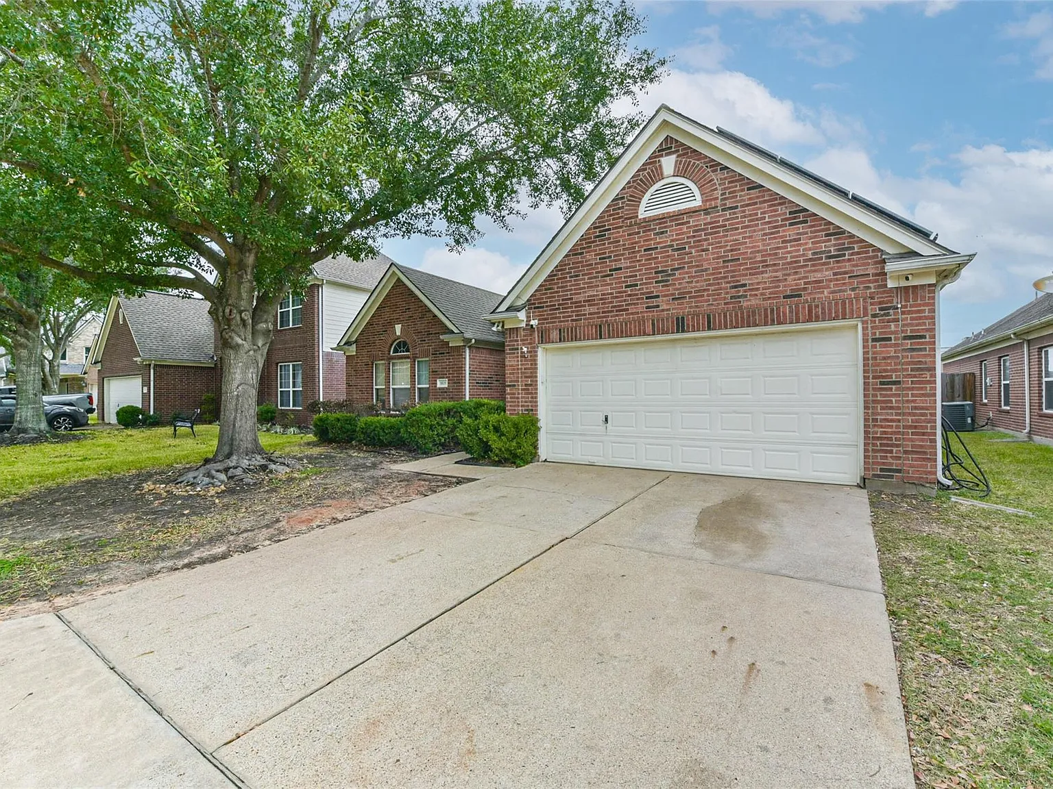 3 bed, 2.0 bath, 1903 sqft, $2,000 — Photo 2