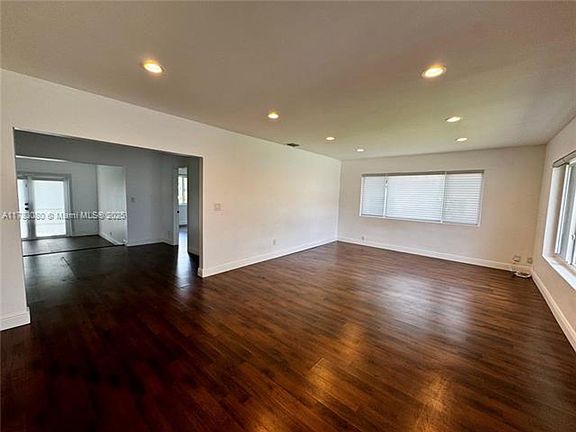 4th image of 234 Washington Dr #0