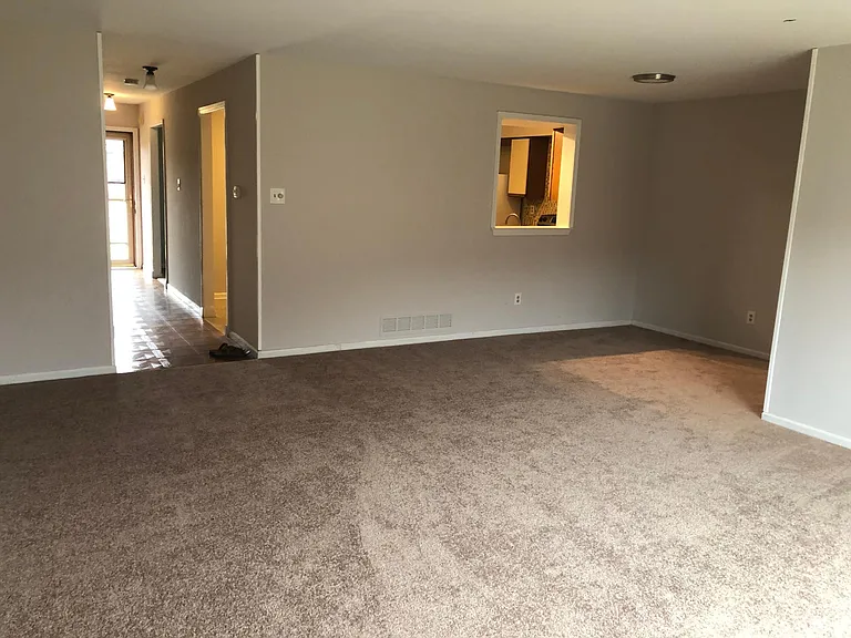 131 Caernarvon Ct — Photo 24