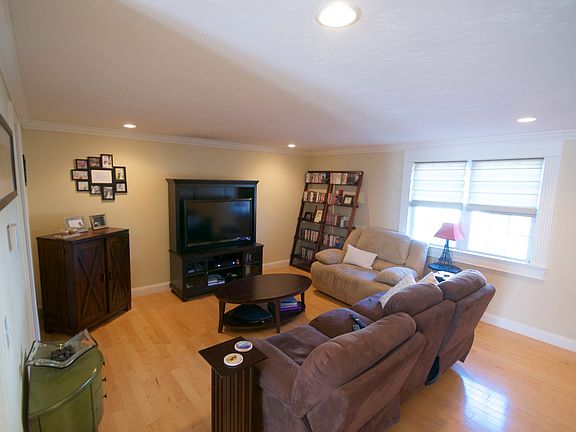 5th image of 18 Putnam St #2