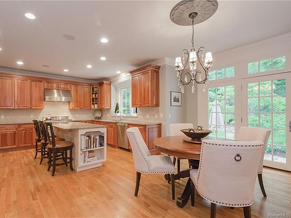 3rd image of 104 Wildwood Dr