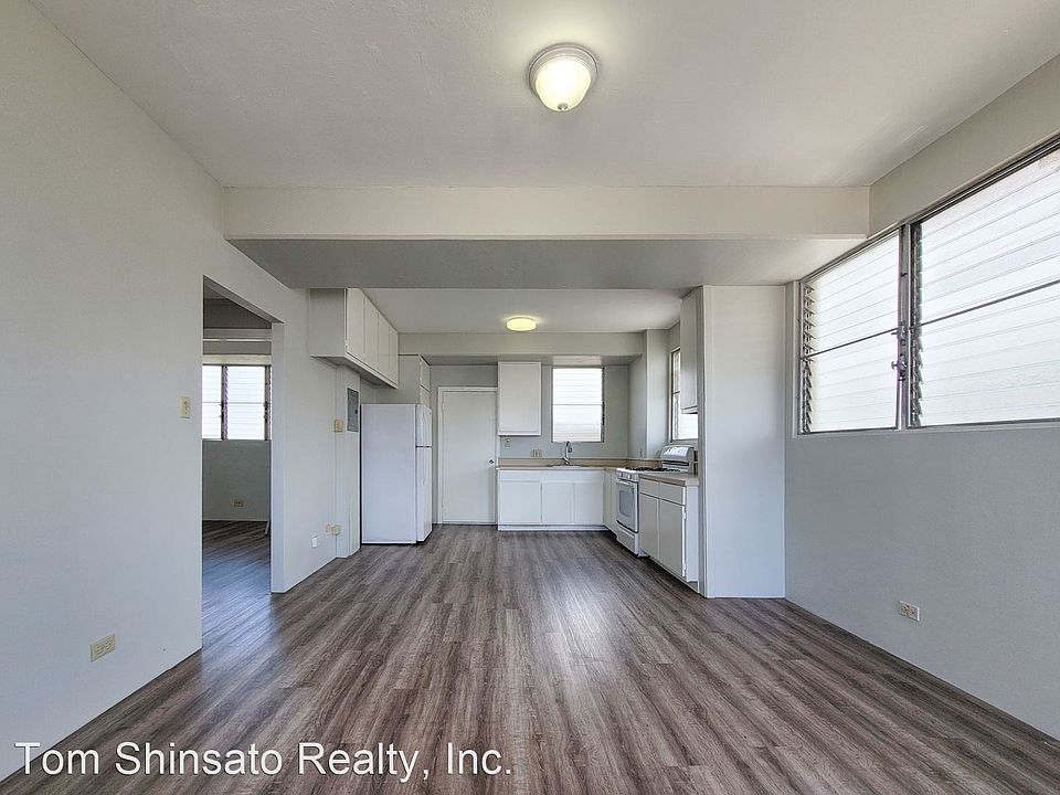 1st image of 526 N School St #501